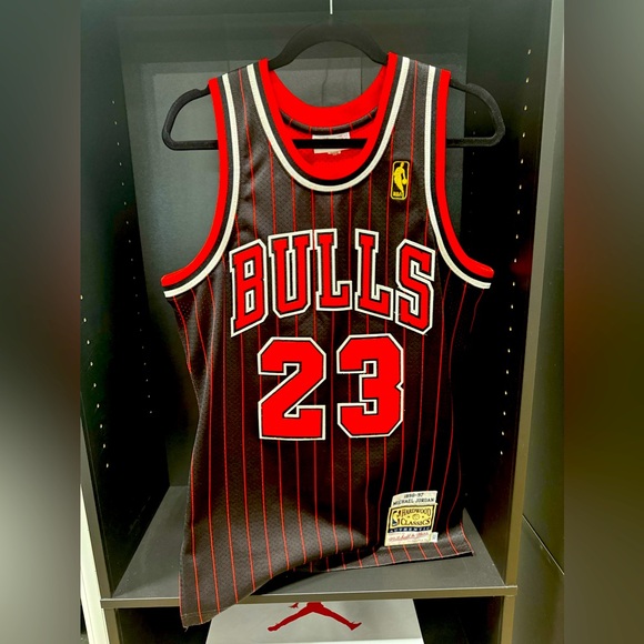 100% Authentic Michael Jordan Mitchell Ness 95 96 Bulls Jersey